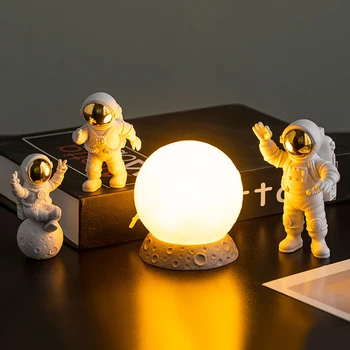 3D הירח הביתה בלילה אור אסטרונאוט פסלון דמויות פעולה Astronauta פסל מנורת לילה בחדר המחקר שולחן העבודה מקורה עיצוב תאורה